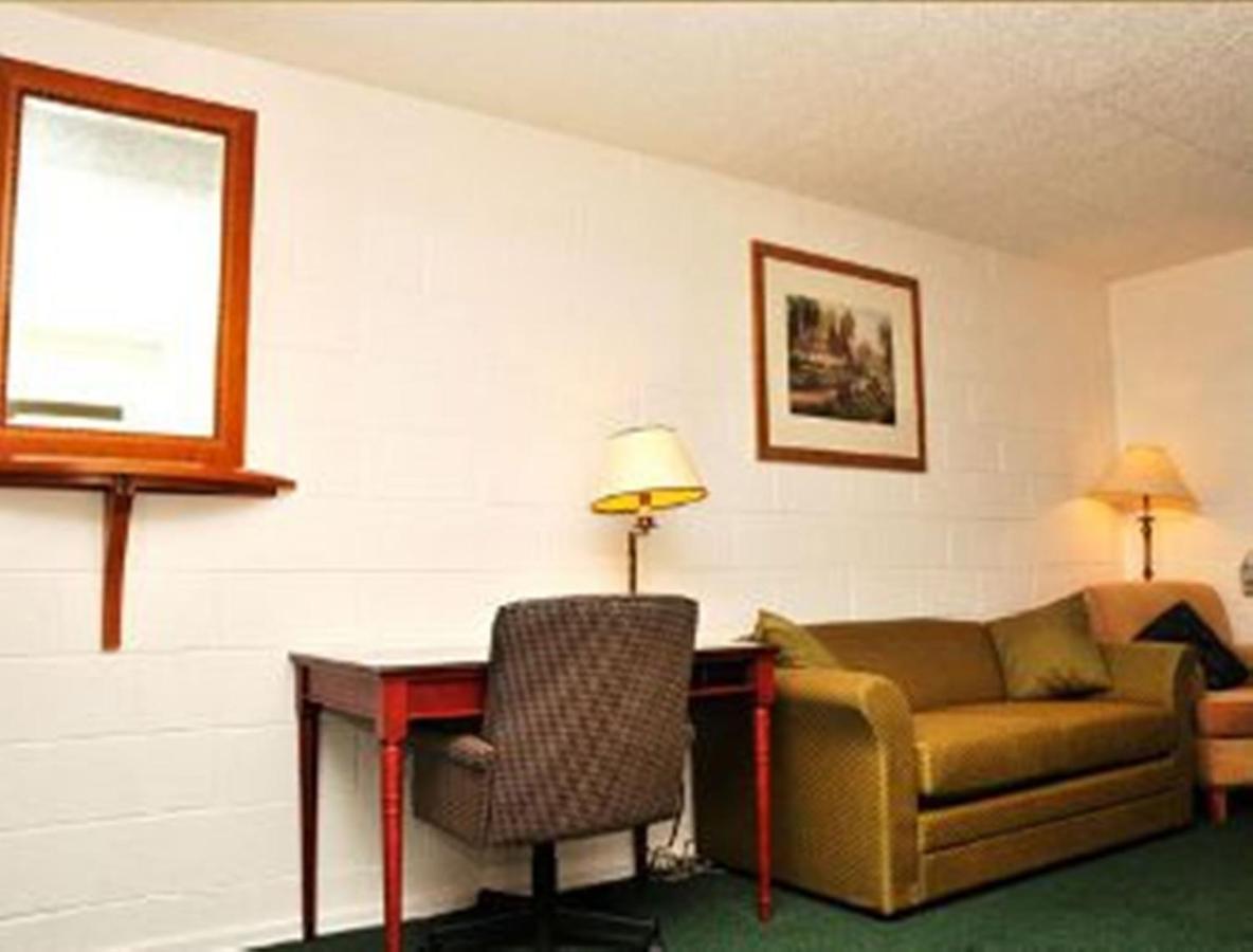 Queen room with sofa bed & kitchenette